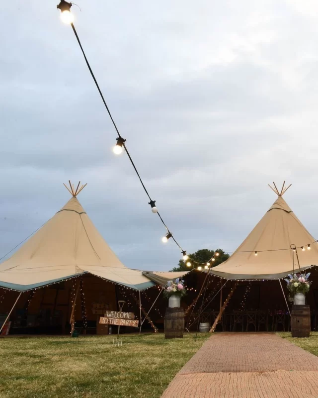 👉🏼 Are you tired of the usual hotel venues for your corporate events?  Are you looking for a location that leaves a lasting impression?  Nestled in the heart of the Shropshire countryside, the 'Barn' at Morrells Wood Farm offers a distinctive alternative that stands out from the mainstream.  Situated idyllically on the side of The Wrekin, the 'Barn' is an ideal venue for corporate gatherings. It comfortably accommodates up to 200 guests for a sit-down meal, providing ample space for large-scale events, and for more intimate gatherings, the barn can be partitioned to create a cozy atmosphere for groups of 20 or more.  In addition to the versatile event space, Morrells Wood Farm offers a variety of accommodation options. With ten self-catering properties that collectively sleep up to 24 guests, along with an adjacent four-acre field perfect for bell tents and tipis, there's plenty of room for your team to stay overnight and enjoy the beautiful surroundings.  👉🏼 Morrells Wood Farm is not just for corporate events—it’s also a stunning choice for weddings. 💍 After your special ceremony, the 'Barn' provides a spectacular setting for your wedding breakfast, comfortably seating up to 200 guests. For smaller gatherings, it can be reconfigured to seat up to 80 guests in a more intimate setting.  The venue is surrounded by over 100 acres of breathtaking countryside, making it one of Shropshire's most sought-after wedding locations. With five converted cottages and four Shepherds Huts available, your family and friends can stay over and celebrate with you in style.  👌🏼 Why Choose Morrells Wood Farm?
⦁ Located on the side of The Wrekin, the farm offers a picturesque backdrop for any event.
⦁ The 'Barn' can be adapted to suit both large and small gatherings.
⦁ From self-catering properties to unique outdoor options, there's accommodation for everyone.
⦁ Enjoy the beauty of over 100 acres of countryside.  Whether you're planning a corporate event or a wedding, Morrells Wood Farm provides a memorable setting that combines rustic charm with modern amenities.  Be sure to explore the enchanting #MorrellsWoodFarm for your next special occasion!
