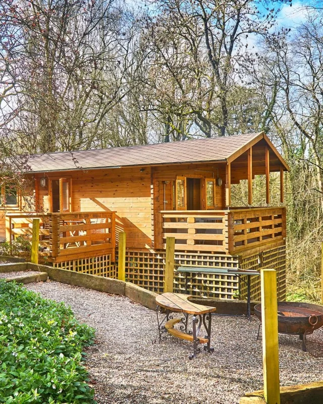 📢 News Alert - the next availability in our Treehouse Lodge is tat the beginning of July 📢  With a check-in date of Friday 4 July, you can stay for up to three nights in our magical Treehouse Lodge  Nestled in a serene location and overlooking ancient woodland 🌳, Treetops Lodge offers the perfect blend of luxury and nature.  Just a short walk from our other properties, Treetops Lodge provides an exclusive escape, allowing you to immerse yourself fully in the tranquility of the surroundings.  Start your day with a cup of tea ☕️ as you listen to the soothing sounds of the birds singing and the gentle stream nearby. Then, when the sun sets 🌅 over the picturesque landscape, unwind with a glass of wine 🍷 or fizz 🥂 on the spacious balcony, and for those chilly evenings, gather around your cozy fire pit and toast marshmallows.  Featuring an open-plan living area with a luxury fitted kitchen, which is perfect for preparing gourmet meals or a simple breakfast 🍳, alongside a dedicated en-suite shower room and spacious bedroom to ensure comfort and privacy, the space is positively palatial.  It's the ideal base for exploring the stunning county of Shropshire, so whether you're interested in hiking, visiting historical sites like Ironbridge and the old Roman town of Wroxeter, or simply soaking in the natural beauty, Shropshire has something for everyone.  Make your stay at #MorrellsWoodFarm an unforgettable experience with a retreat at Treetops Lodge - the perfect getaway for couples looking to reconnect with nature and each other.