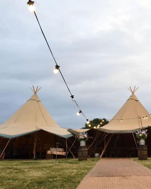 👉🏼 Are you tired of only having the usual choice of hotel venues for your corporate events? If so, would you like to find a new venue that's certain to leave a lasting impression?  Nestled in the heart of the Shropshire countryside, the 'Barn' at Morrells Wood Farm offers a distinctive alternative that stands out from the mainstream.  Situated idyllically on the side of The Wrekin, the 'Barn' is an ideal venue for corporate gatherings. It comfortably accommodates up to 200 guests for a sit-down meal, providing ample space for large-scale events. For more intimate gatherings, the barn can be partitioned to create a cozy atmosphere for groups of 20 or more.  In addition to the versatile event space, Morrells Wood Farm offers a variety of accommodation options. With ten self-catering properties that collectively sleep up to 24 guests, along with an adjacent four-acre field perfect for bell tents and tipis, there's plenty of room for your team to stay overnight and enjoy the beautiful surroundings.  👉🏼 Morrells Wood Farm is not just for corporate events—it’s also a stunning choice for weddings too! 💍 After your special ceremony, the 'Barn' provides a spectacular setting for your wedding breakfast, comfortably seating up to 200 guests. For smaller gatherings, it can be reconfigured to seat up to 80 guests in a more intimate setting.  The venue is surrounded by over 100 acres of breathtaking countryside, making it one of Shropshire's most sought-after wedding locations. With five converted cottages, four Shepherds Huts and even a Treehouse Lodge available, your family and friends can stay over and celebrate with you in style.  👌🏼 Why Choose Morrells Wood Farm?
⦁ Located on the side of The Wrekin, the farm offers a picturesque backdrop for any event.
⦁ The 'Barn' can be adapted to suit both large and small gatherings.
⦁ From self-catering properties to unique outdoor options, there's accommodation for everyone.
⦁ Enjoy the beauty of over 100 acres of countryside.  Whether you're planning a corporate event or a wedding, be sure to explore the enchanting #MorrellsWoodFarm for your next special occasion!