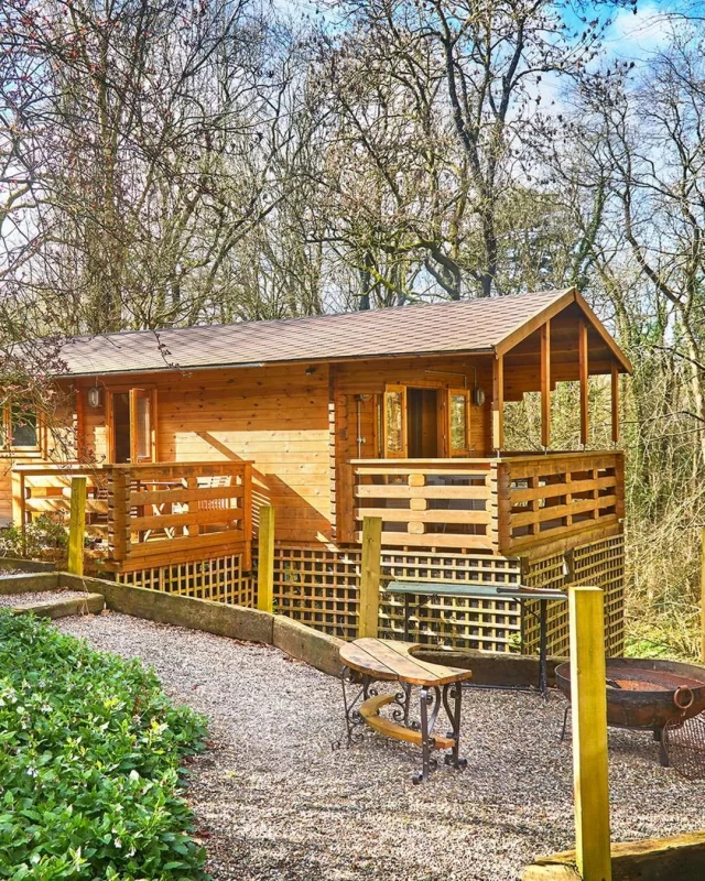 📢 News Alert - the next availability in our Treehouse Lodge is now at the end of July 📢  Nestled in a serene location and overlooking ancient woodland 🌳, Treetops Lodge offers the perfect blend of luxury and nature.  Just a short walk from our other properties, Treetops Lodge provides an exclusive escape, allowing you to immerse yourself fully in the tranquility of the surroundings.  Start your day with a cup of tea ☕️ as you listen to the soothing sounds of the birds singing and the gentle stream nearby. Then, when the sun sets 🌅 over the picturesque landscape, unwind with a glass of wine 🍷 or fizz 🥂 on the spacious balcony, and for those chilly evenings, gather around your cozy fire pit and toast marshmallows.  Featuring an open-plan living area with a luxury fitted kitchen, which is perfect for preparing gourmet meals or a simple breakfast 🍳, alongside a dedicated en-suite shower room and spacious bedroom to ensure comfort and privacy, the space is positively palatial.  It's the ideal base for exploring the stunning county of Shropshire, so whether you're interested in hiking, visiting historical sites like Ironbridge and the old Roman town of Wroxeter, or simply soaking in the natural beauty, Shropshire has something for everyone.  Make your stay at #MorrellsWoodFarm an unforgettable experience with a retreat at Treetops Lodge - the perfect getaway for couples looking to reconnect with nature and each other.